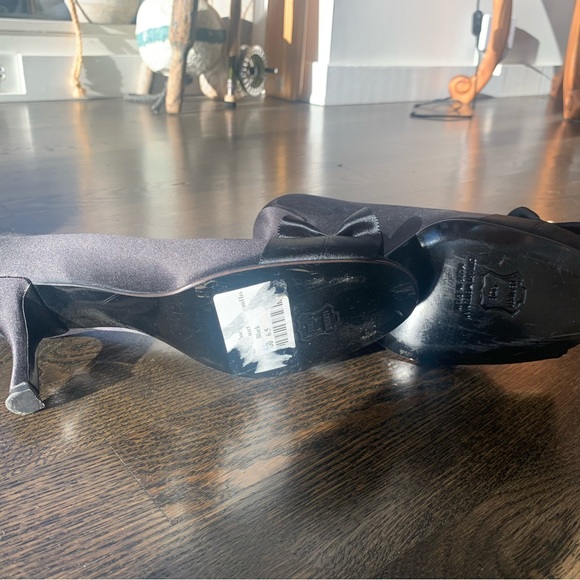 Stuart Weitzman satin heels - Picture 4 of 4